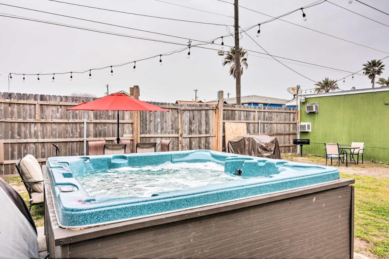 Beautiful Galveston Apt With Deck Less Than 3 Mi To Dtwn! Εξωτερικό φωτογραφία