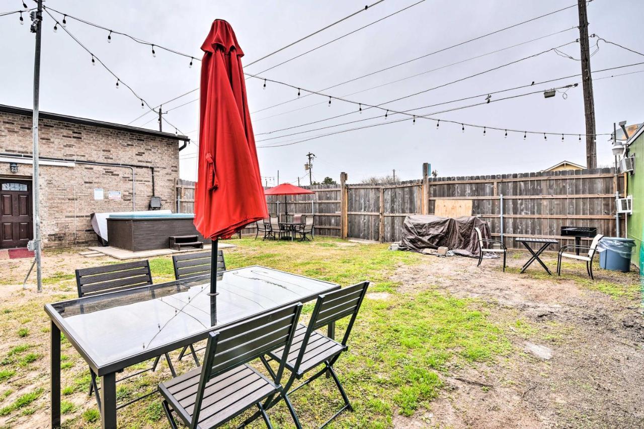 Beautiful Galveston Apt With Deck Less Than 3 Mi To Dtwn! Εξωτερικό φωτογραφία