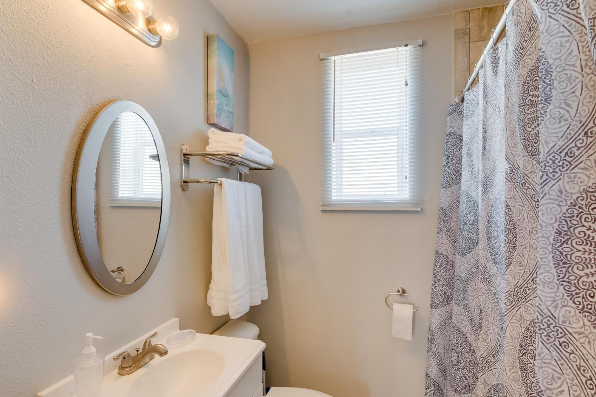 Beautiful Galveston Apt With Deck Less Than 3 Mi To Dtwn! Εξωτερικό φωτογραφία