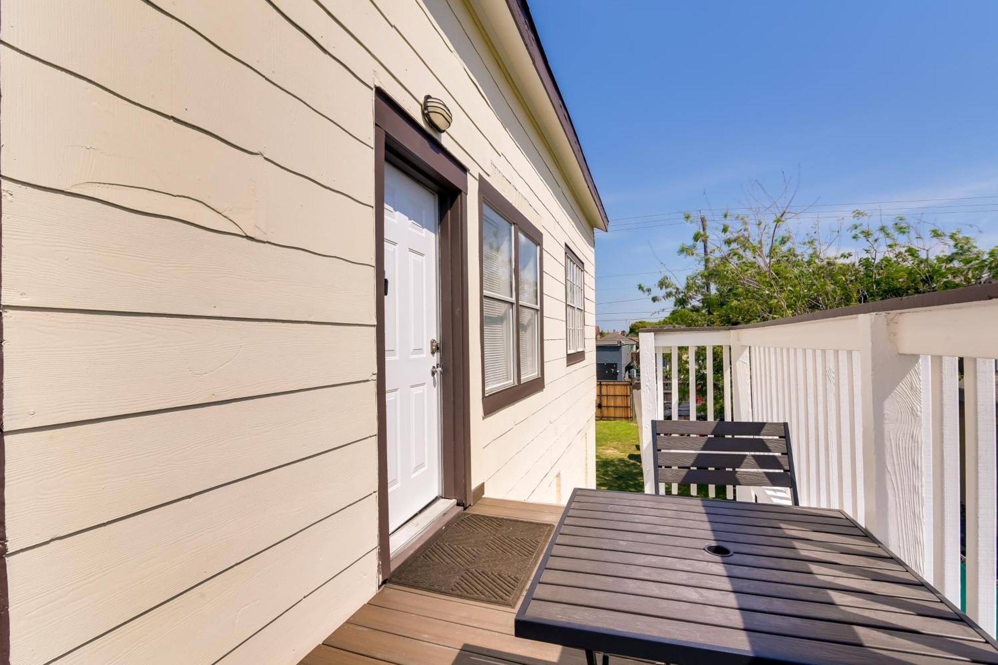 Beautiful Galveston Apt With Deck Less Than 3 Mi To Dtwn! Εξωτερικό φωτογραφία
