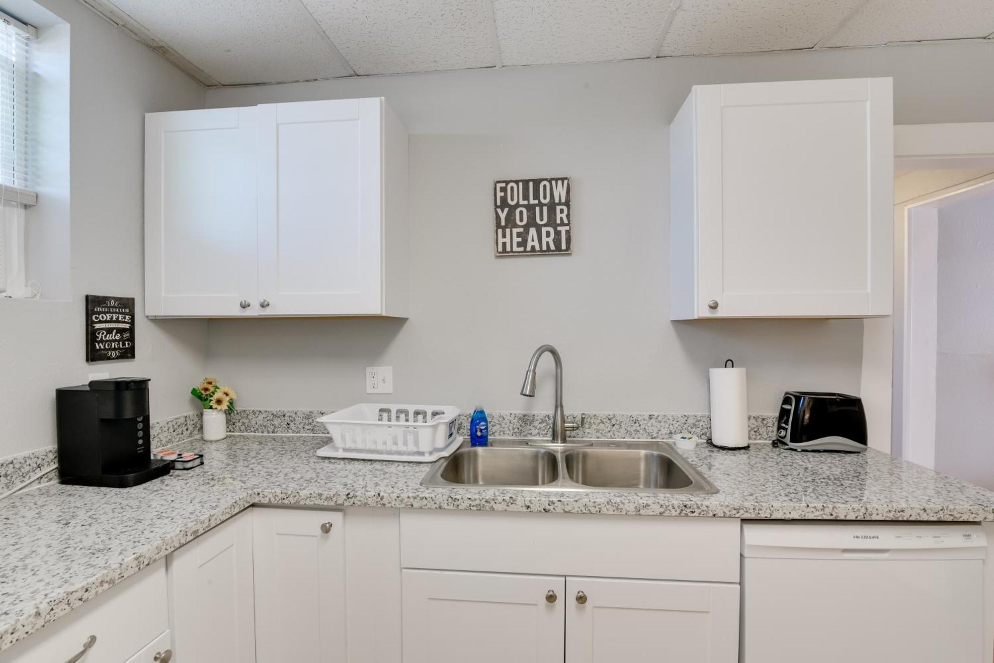 Beautiful Galveston Apt With Deck Less Than 3 Mi To Dtwn! Εξωτερικό φωτογραφία